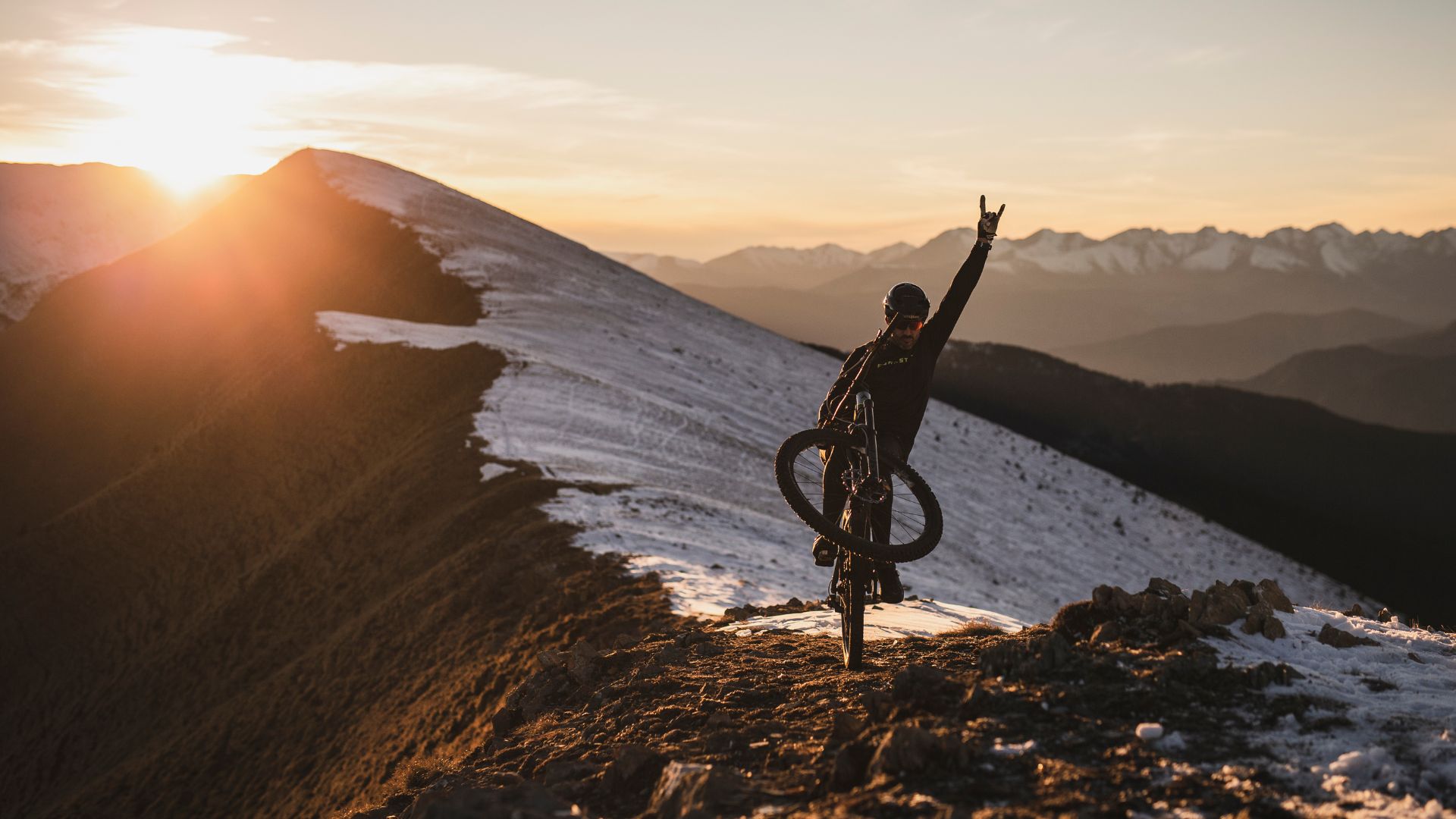 MOUNTAIN BIKE