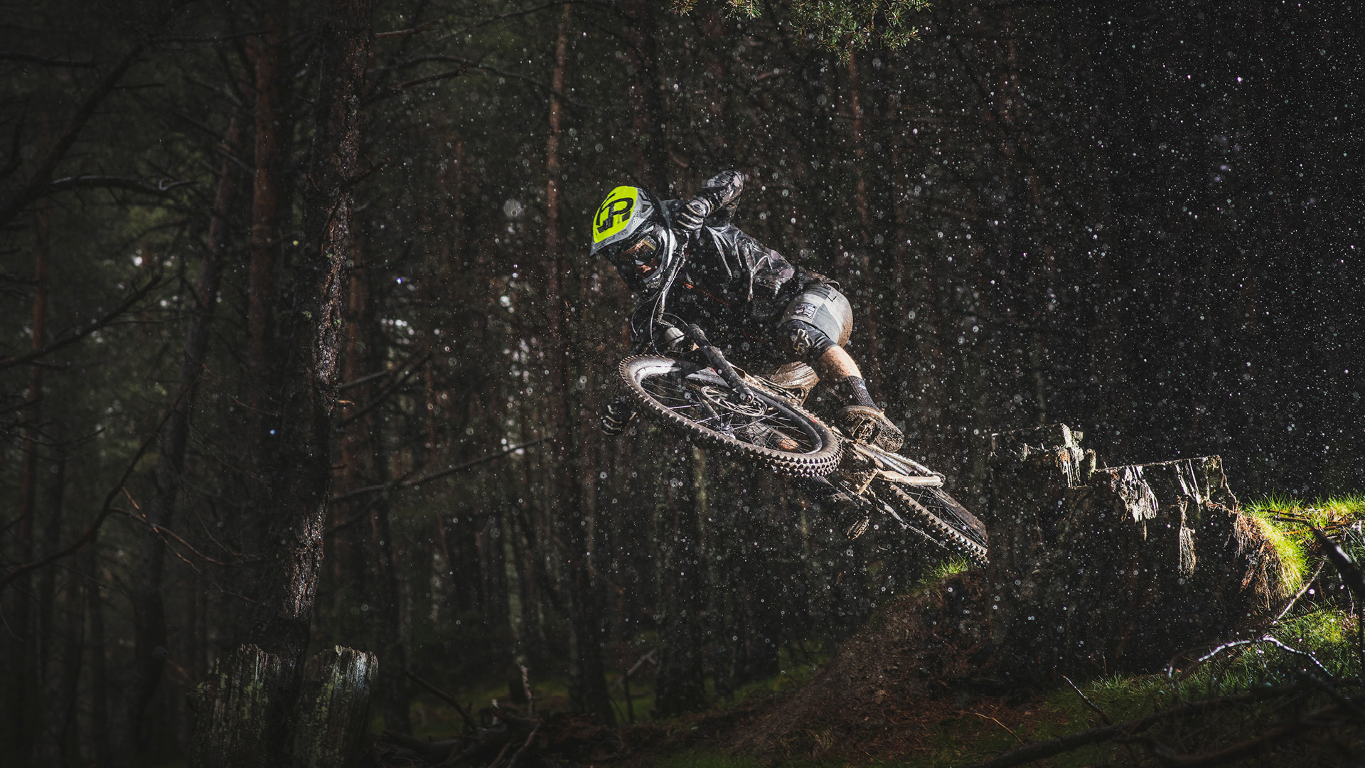 MOUNTAIN BIKE